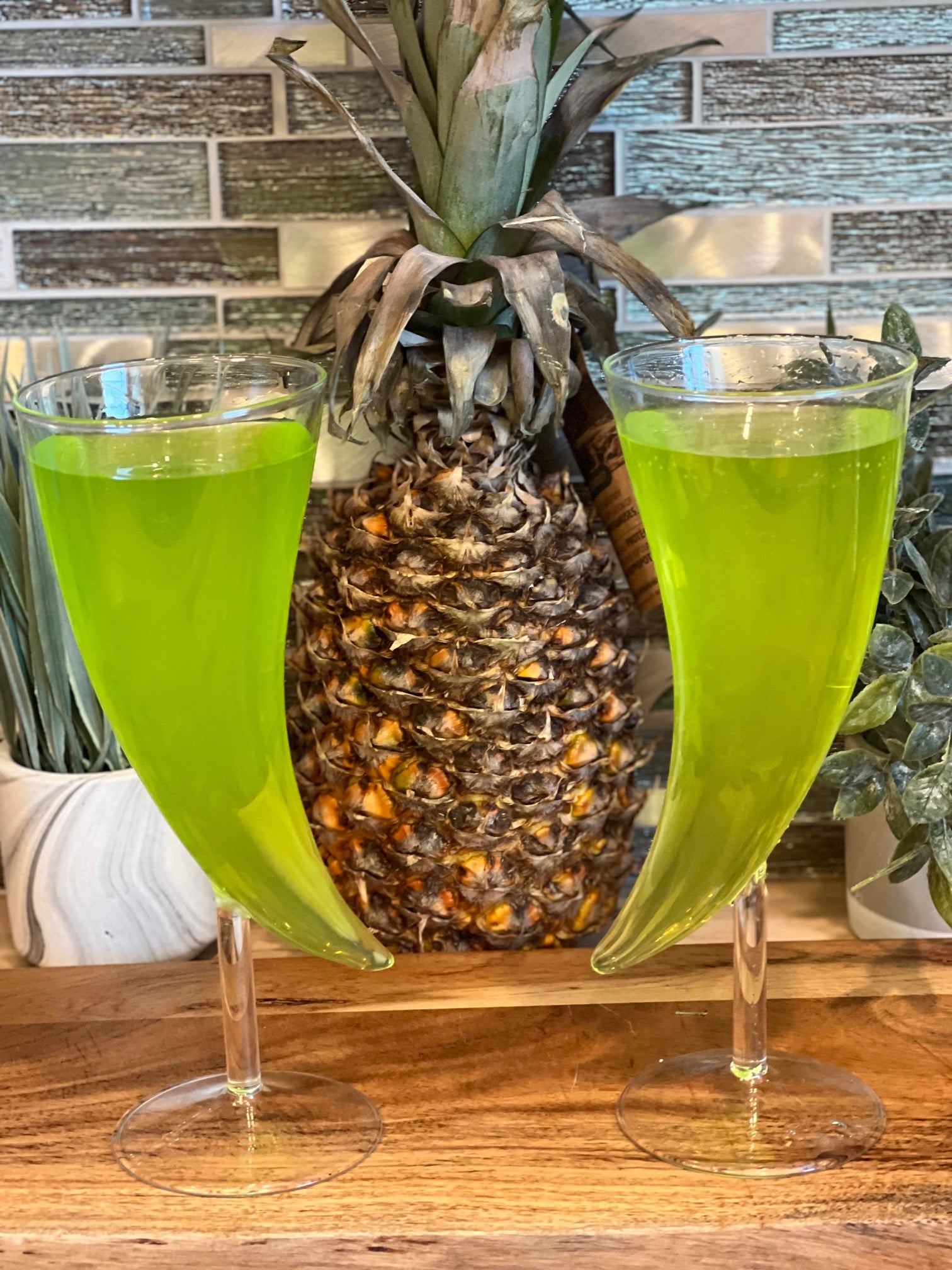 Luna  Ox Horn Shaped Cocktail Glass – Statement Glassware for Bold Drinks