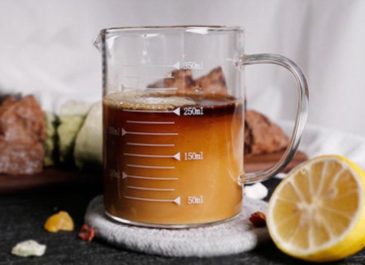 glass measuring cups are made from high-quality borosilicate glass, which is stronger than cheaper glass food storage containers and can safely go straight from the refrigerator to the microwave or oven to the table