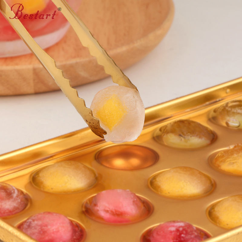 The ice tray can be used to make ice fruit balls and ice balls for cold drinks.
Quick ice-making: