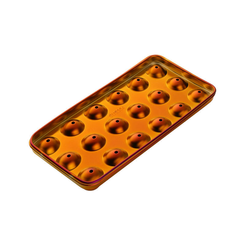 The ice tray can be used to make ice fruit balls and ice balls for cold drinks.
Quick ice-making: